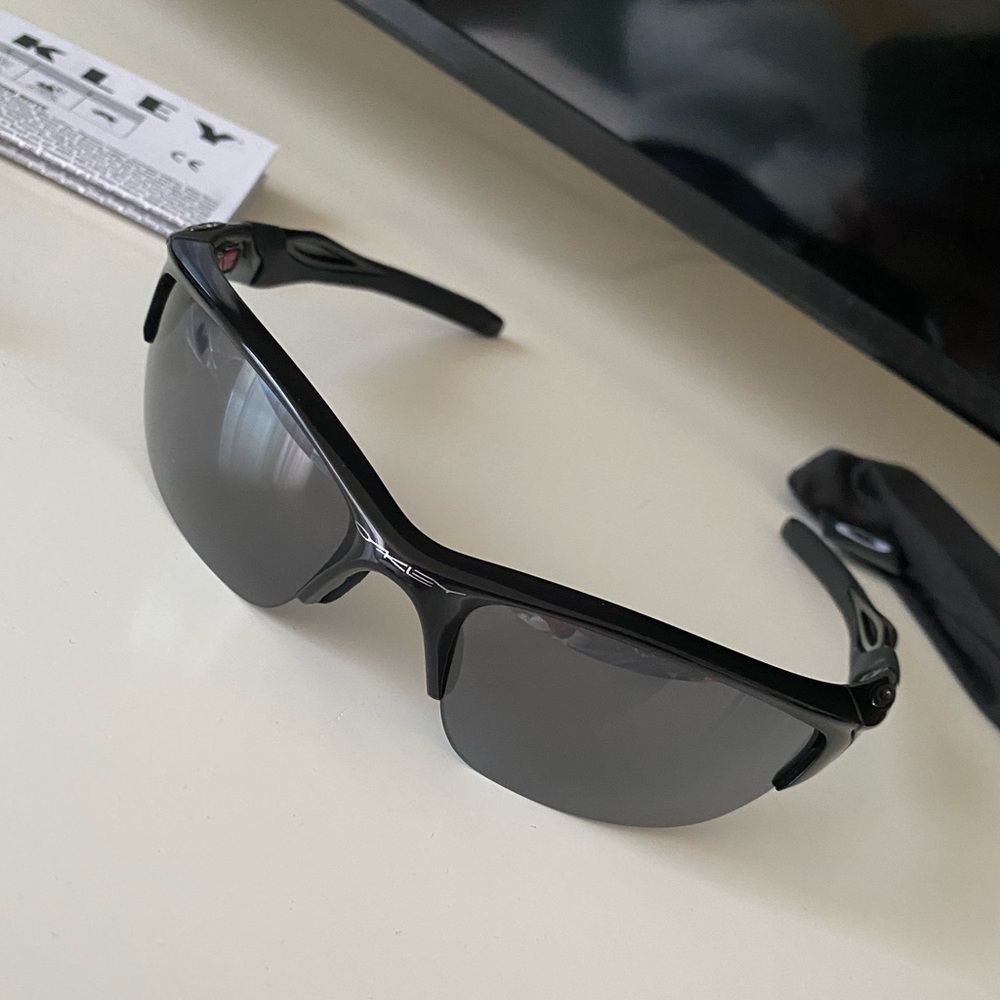 Oakley sunglasses BNIB